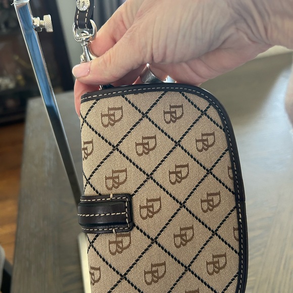 Dooney & Bourke Vintage Signature Canvas & Leather Flap Wristlet EUC - Picture 9 of 11